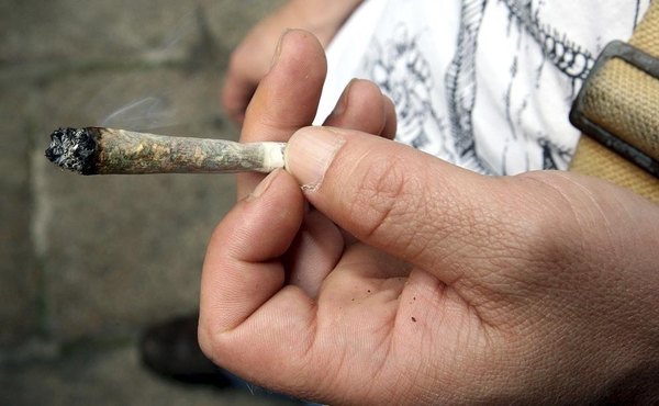 Crónica / ¡MALDITA DROGA! Joven dejó en la calle a sus padres