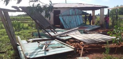 Heridos y cuantiosos daños deja temporal en Villa del Rosario - Nacionales - ABC Color