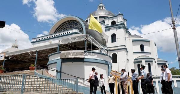 La Nación / Caacupé: continúa la vacunación a los feligreses contra el COVID-19