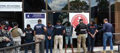 Expulsan a los cinco presuntos miembros del PCC detenidos ayer en Pedro Juan - ADN Digital