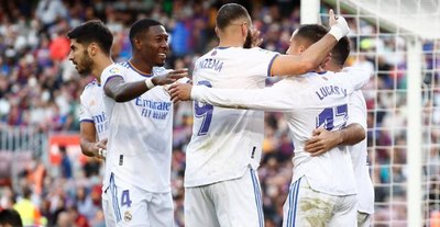 Real Madrid festeja en el Camp Nou y hunde al Barcelona