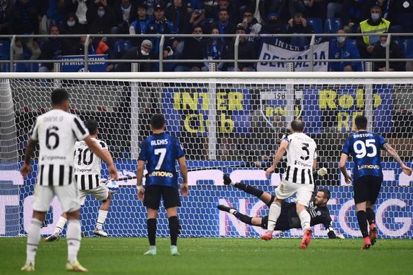 Nápoles y Milan, colíderes; Dybala salva al Juventus y póker de Simeone - Fútbol Internacional - ABC Color