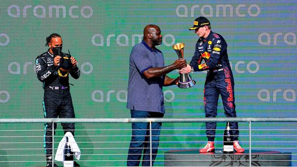 Verstappen gana a Hamilton y se afianza en el liderato