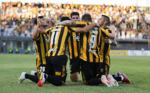Guaraní gana en el Bosque un partido clave