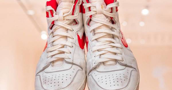 La Nación / Subastan zapatillas de Michael Jordan a casi US$ 1,5 millones