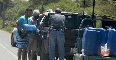 La Nación / Arrasan las ventas de combustible de contrabando en zona de frontera