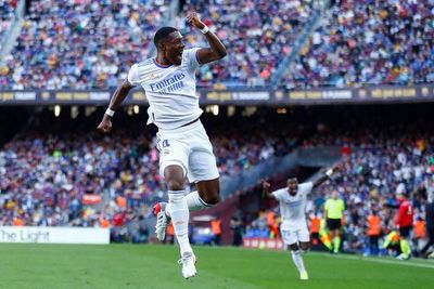 El Clásico de España se tiñe de blanco - Fútbol - ABC Color