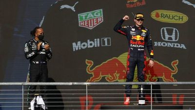 Agresivo Verstappen gana GP de los EEUU