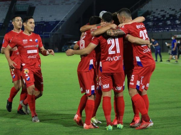 Nacional venció 2-1 a Libertad en el Defensores del Chaco