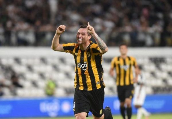 Guaraní vence a Olimpia y amplía su ventaja