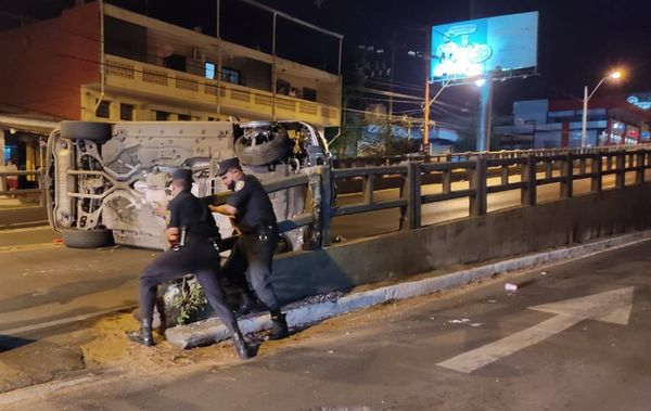 Falta de señalización causa accidente en acceso a viaducto de República Argentina - Nacionales - ABC Color