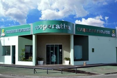 Solitario ratero ingresó a una cooperativa y hurtó tres celulares