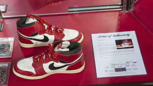 Subastan zapatillas de Michael Jordan a USD 1,5 millones