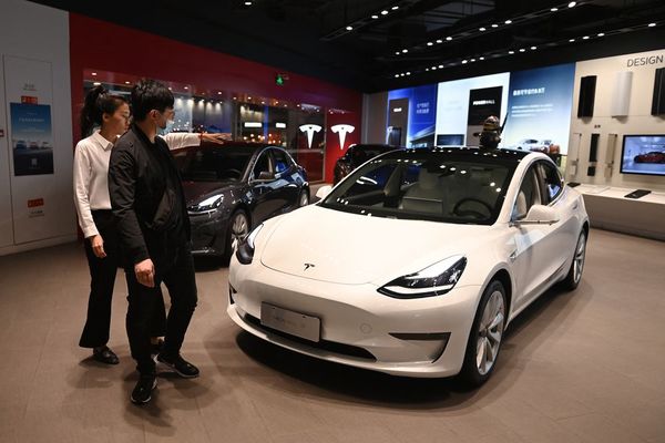 Tesla lidera el mercado y logra venta de 100.000 autos eléctricos