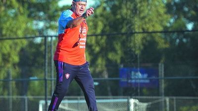 Quieren al Chiqui como "CAPITÁN DEL BARCO"