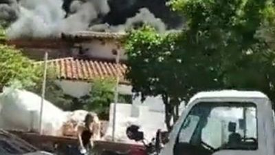 Fábrica de isopor se incendia en Villa Elisa