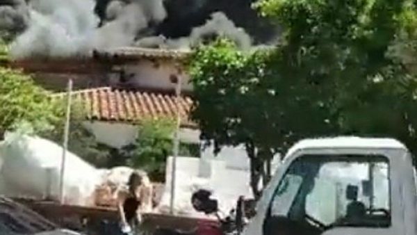 Fábrica de isopor se incendia en Villa Elisa