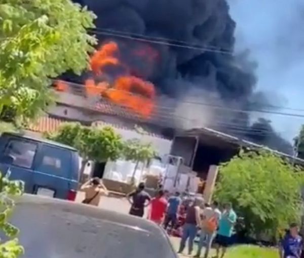 Reportan incendio en fábrica Termopac de Villa Elisa - Nacionales - ABC Color