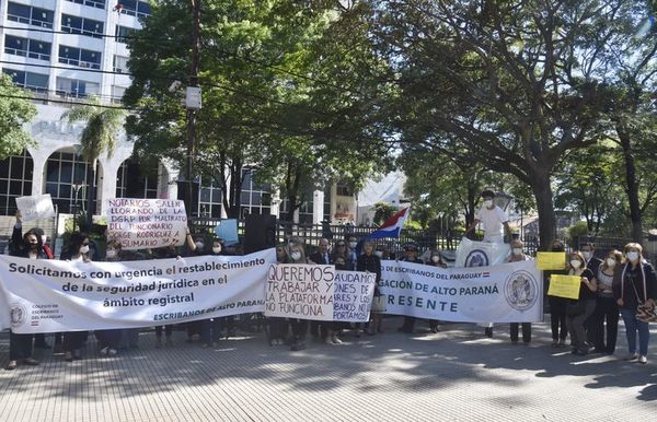 Escribanos presentarán propuestas para una “solución definitiva” en Registros Públicos - Nacionales - ABC Color