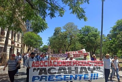 Agobiados por el contrabando, productores dejan sus fincas para reclamar mercado de papa y cebolla - Nacionales - ABC Color