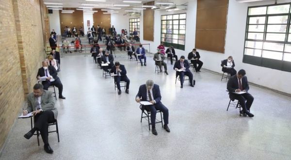 Finalizó examen de conocimientos generales para candidatos a la Corte