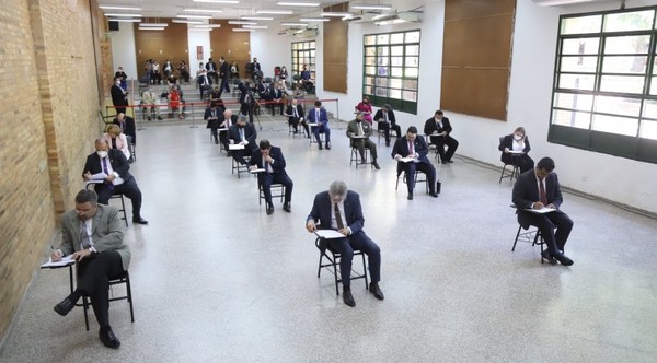 Finalizó examen de conocimientos generales para candidatos a la Corte