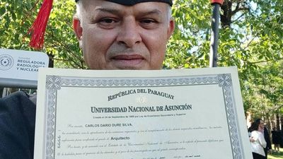 Nunca es tarde: defendió su tesis luego de 21 años
