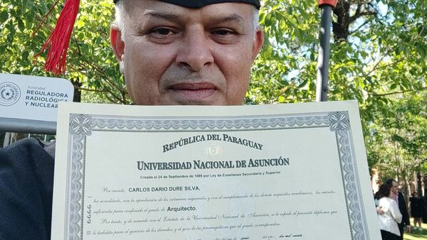 Nunca es tarde: defendió su tesis luego de 21 años