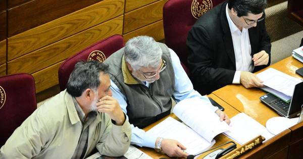 La Nación / Sixto Pereira ironiza que en el gobierno de Lugo recibieron muchos regalos