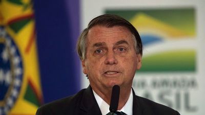 Bolsonaro vincula vacuna anticovid al sida y Facebook retira video
