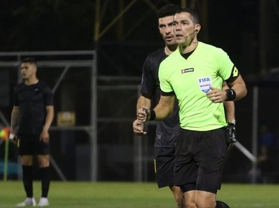 Árbitros paraguayos dirigirán un juego en Arabia Saudita - APF