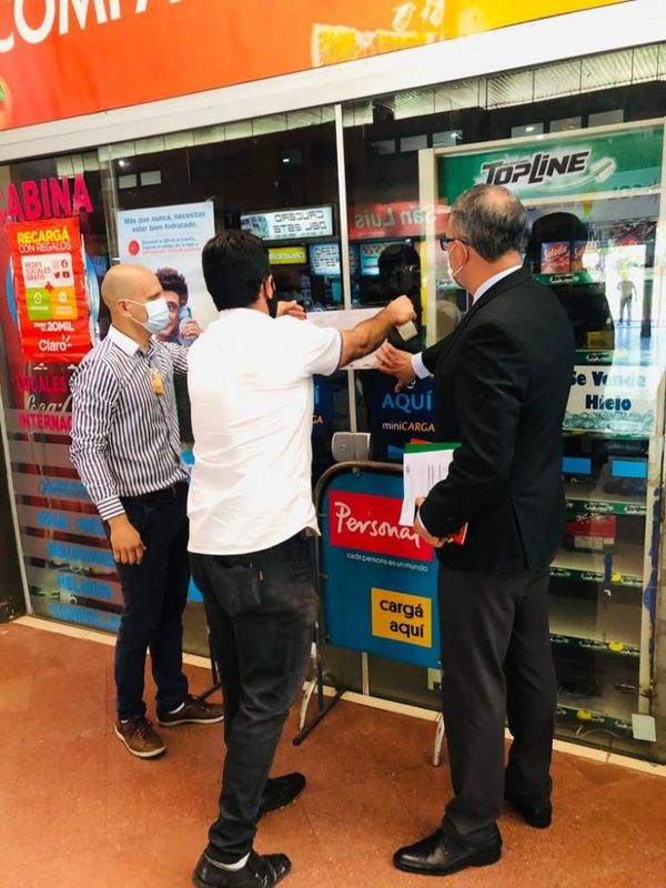 Clausuran comercios por falta de pago de impuestos en CDE