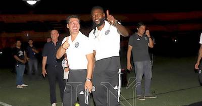 La Nación / El futbolista togolés Emmanuel Adebayor adoptó el tereré como su bebida favorita