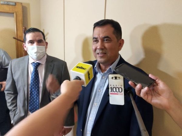 Senador habla de recaudación para la corona y caja cerca del poder