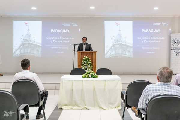 Ministro de Hacienda encabezó foro económico realizado en el Chaco