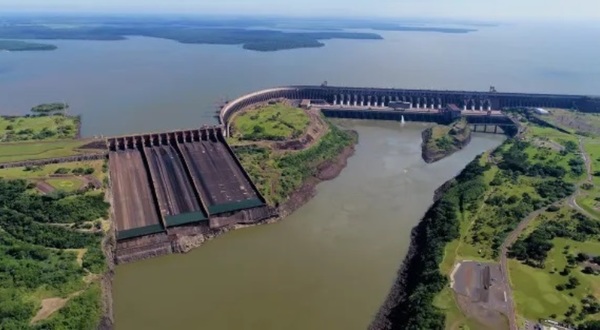 Vertedero de ITAIPU volvió a cerrar sus compuertas y se normalizó la operación