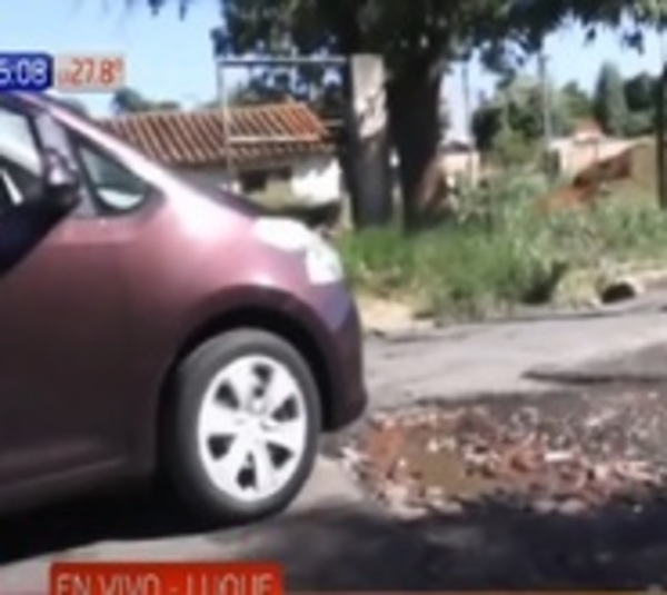 Cráteres de horror tienen hartos a ciudadanos de Luque - Paraguay.com
