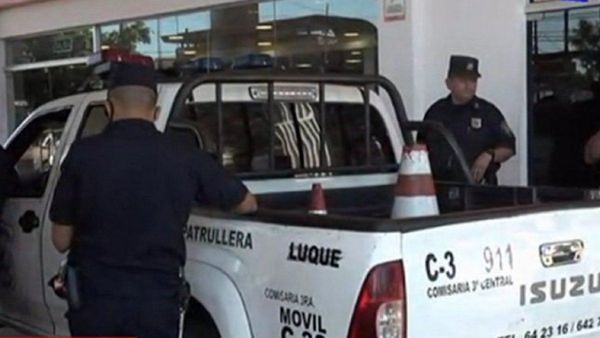 Luque: Dos hombres simulan ser clientes para asaltar una gasolinera