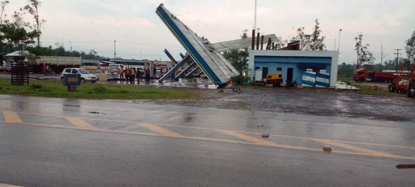 Pobladores de Itacurubi del Rosario piden ayuda a la SEN tras el temporal que azotó a la ciudad | Ñanduti