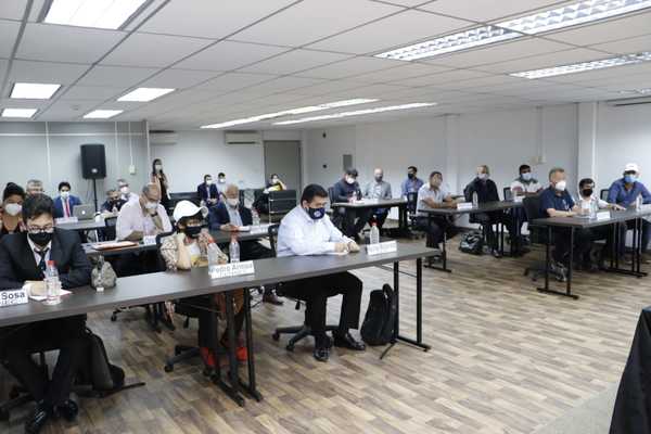 Docentes “garantizan clases presenciales y culminación del año escolar”, afirmó Brunetti - ADN Digital