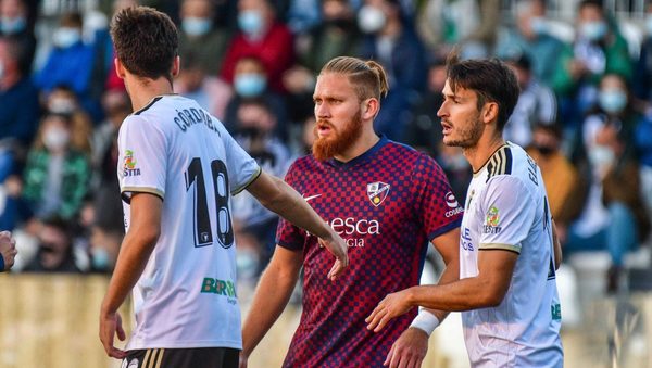 Isidro Pitta se quedó sin entrenador en el Huesca de España