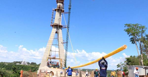 La Nación / Obras para el puente de Integración llegan a la etapa de instalación de dovelas