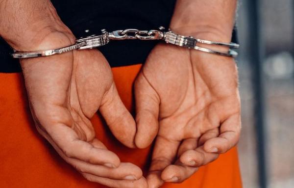 Escapó del arresto domiciliario y pidió ir a prisión porque ya no soportaba a su esposa