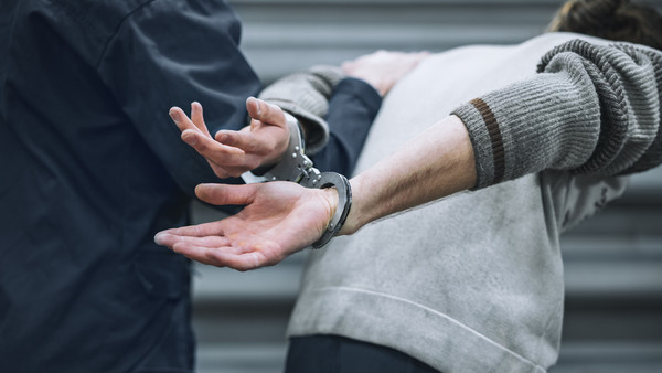 Hombre con arresto domiciliario pidió ir a prisión porque ya no aguantaba a su esposa