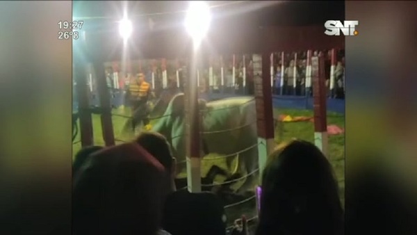 Torero sufrió tremenda cornada - SNT