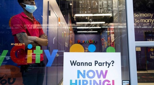 En EEUU, las empresas buscan trabajadores desesperadamente