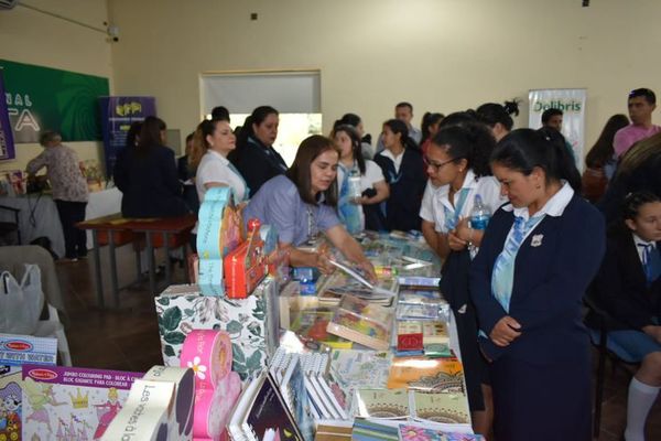 Habilitan feria internacional del libro y fiesta de la educación en Ayolas