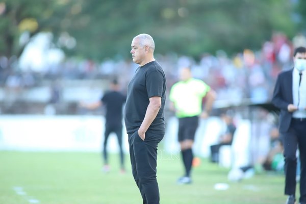 Arce resalta el triunfo en una 'cancha dura' y reparte elogios a Jean Fernandes