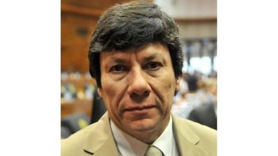 Cartista afirma que al presidente le  obnubila    el poder