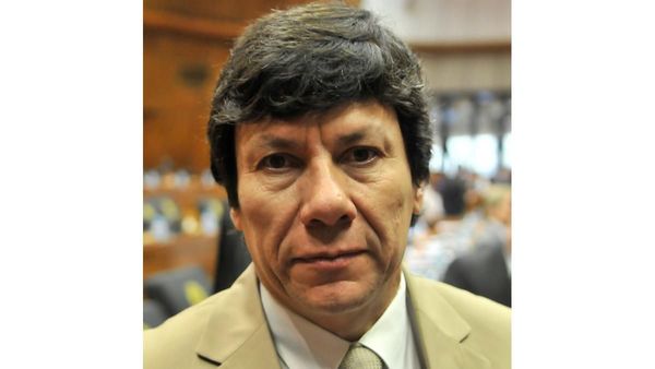 Cartista afirma que al presidente le obnubila el poder